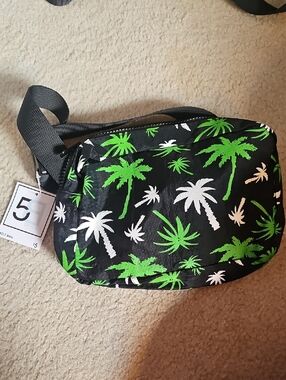 Tropical Palm-Print Women's Belt Bag - Green & White